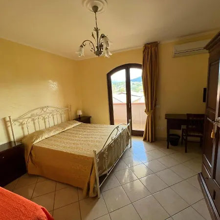 Lia Cilento לינה וארוחת בוקר 3*