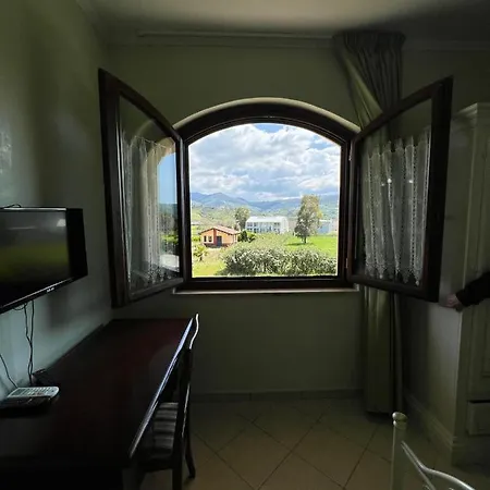 Lia Cilento לינה וארוחת בוקר 3*