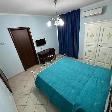 לינה וארוחת בוקר Lia Cilento 3*