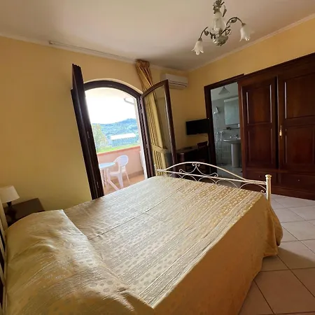 לינה וארוחת בוקר Lia Cilento 3*